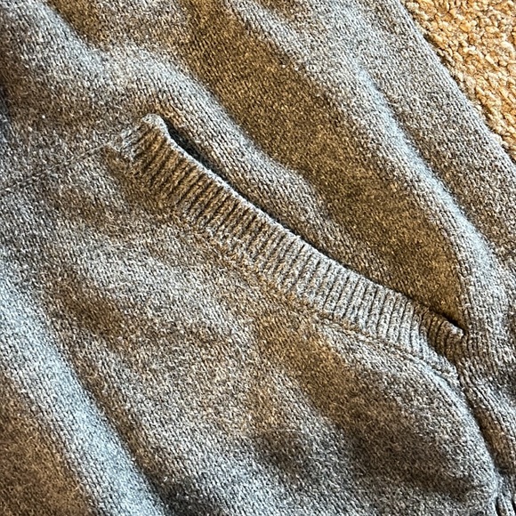 Excellent preowned condition, only were once. Made by Goodfellow in a size large - Picture 5 of 7